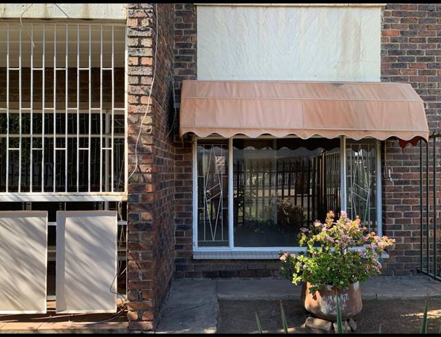 3 BEDROOM FLAT FOR SALE IN VEREENIGING CENTRAL